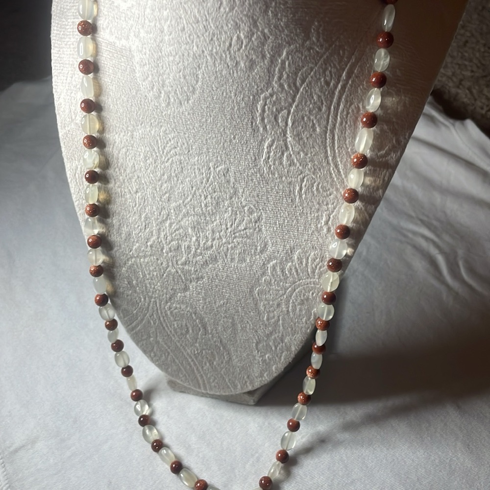 Lot of Beaded Necklaces - all have clasps- includes 3 necklaces - EUC - Picture 4 of 5
